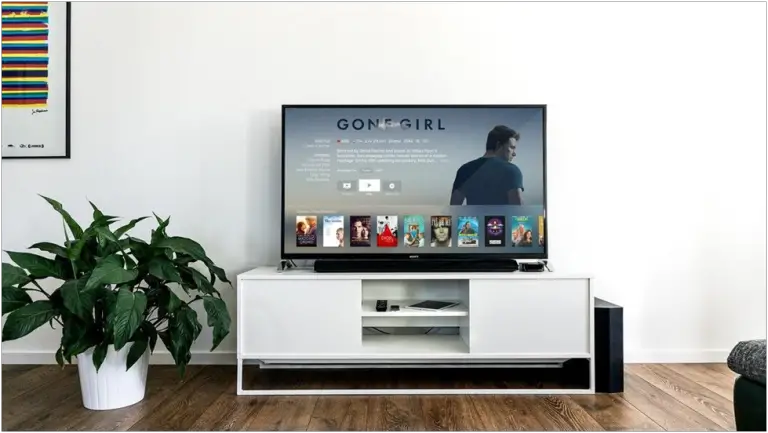 The Benefits of Choosing a Solid Wood TV Console for Your Living Room
